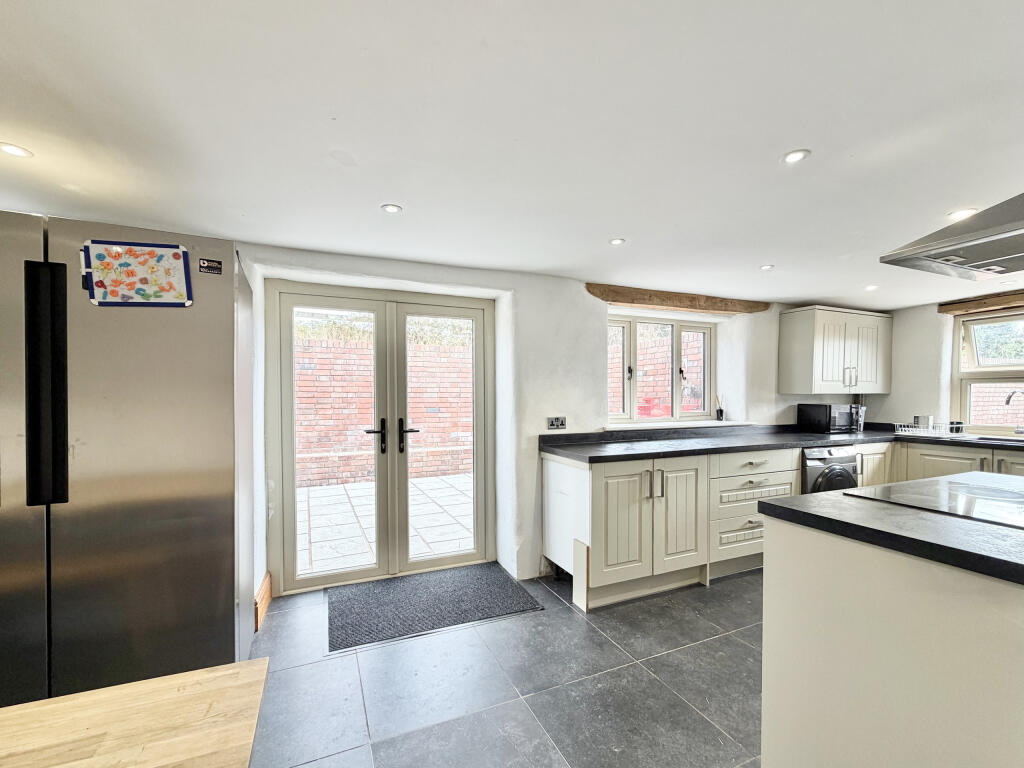 House in Taunton - View 5