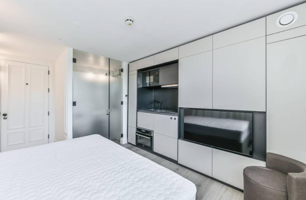 Main image of property: Haydon Way, London, SW11