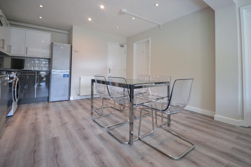 Whitby Drive, Reading, RG1 - View 5