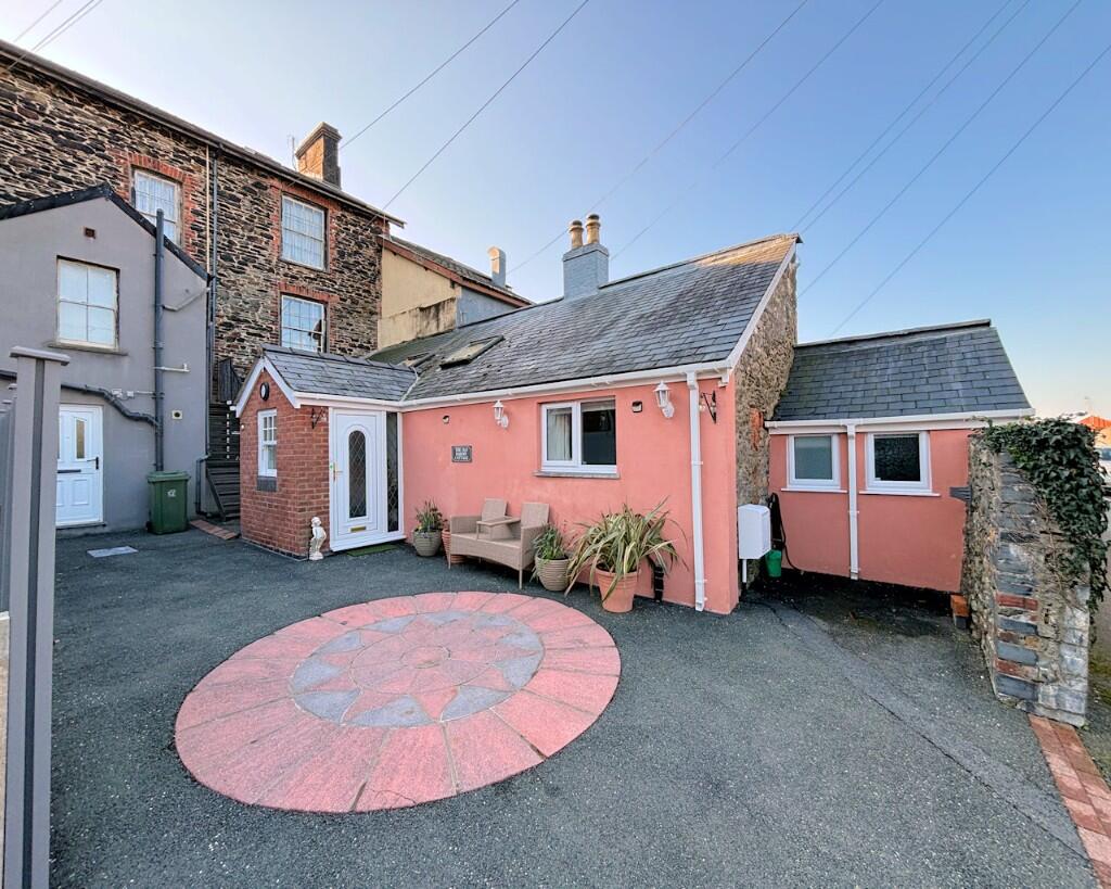 Main image of property: The Old Bakery Cottage, Rear of Cambrian House, Tywyn, Gwynedd, LL369AE