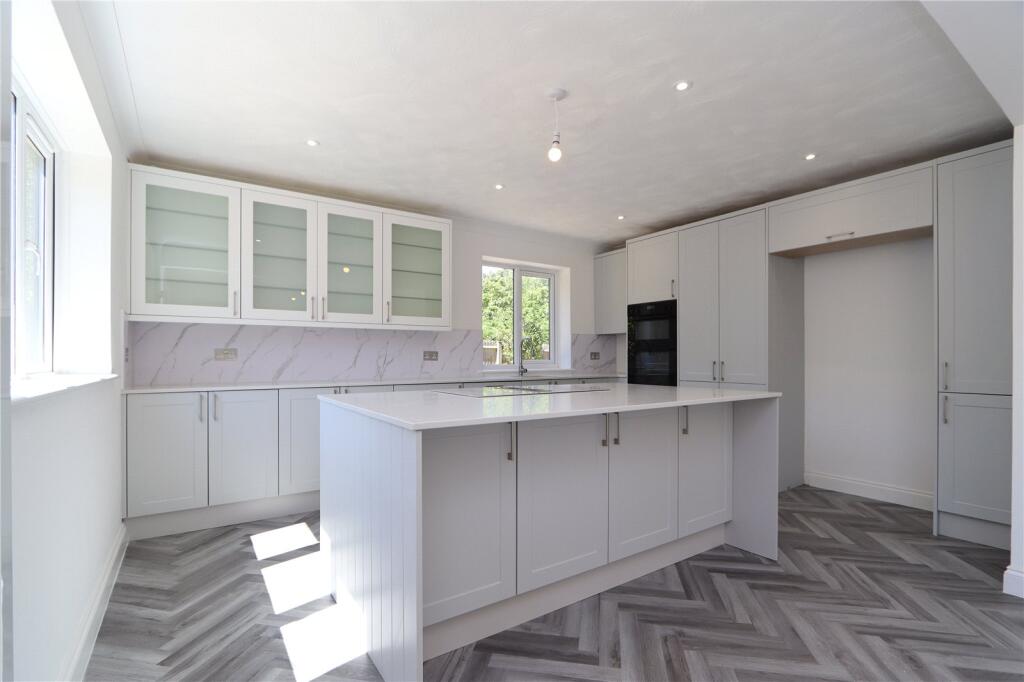 Attingham Hill, Great Holm, Milton Keynes, Buckinghamshire, MK8 photo 3