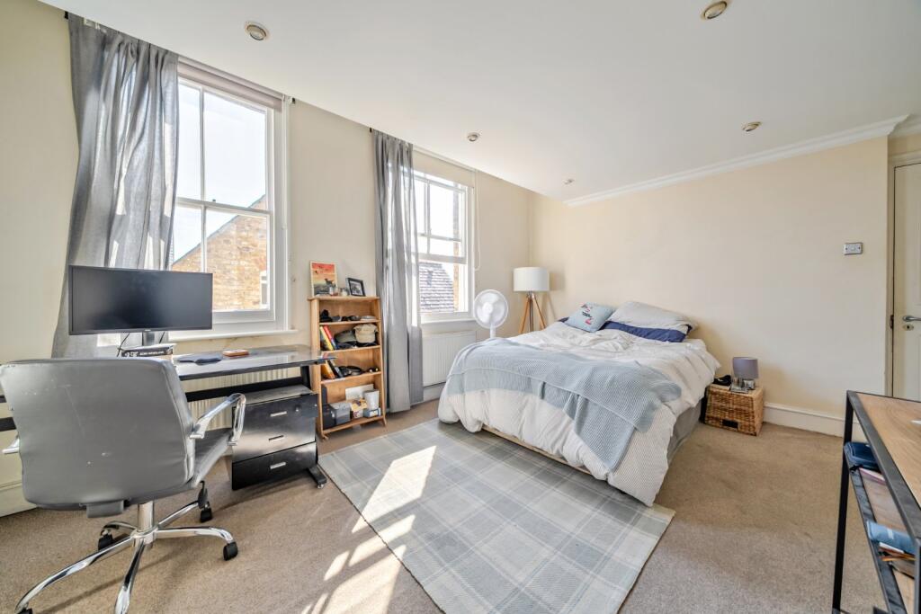 Apartment in London - More