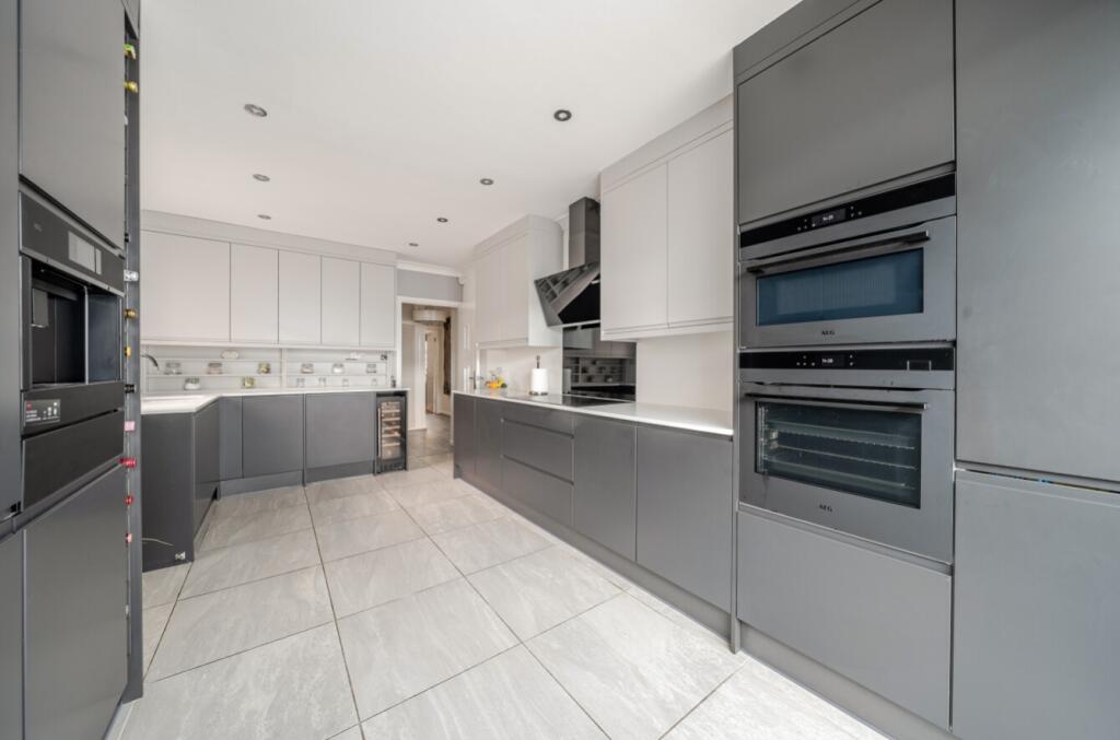 House in North Kesteven, Waddington - More