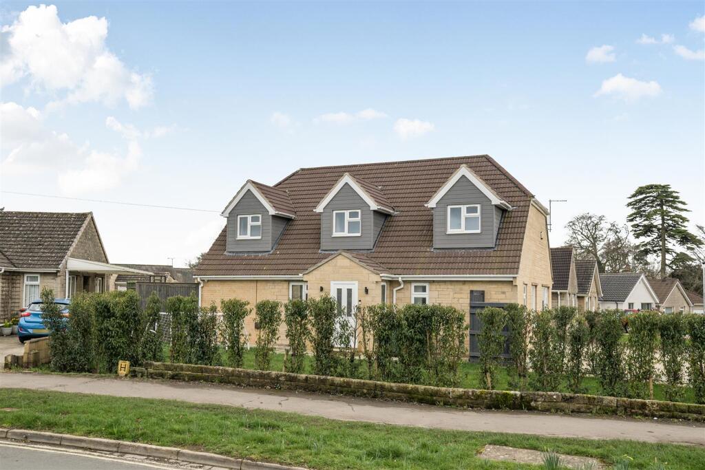 5-bed detached on Sadlers Mead, Chippenham, £629,950