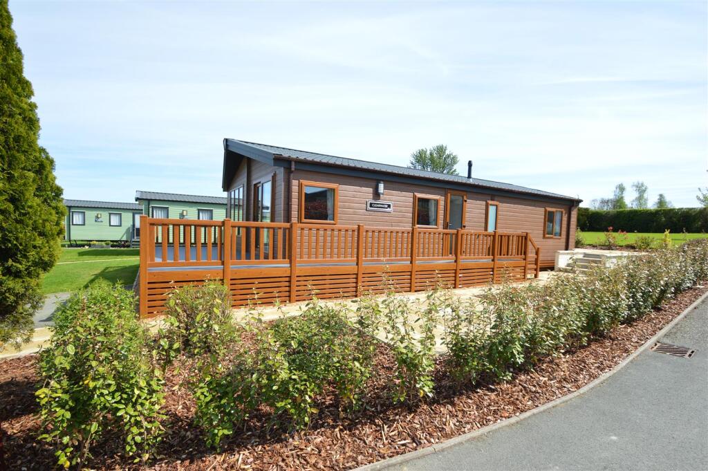 2-bed house on Willerby Clearwater, Seven Oaks Holiday Home Park, Crew Green, Shrewsbury, SY5 9BU, £129,995