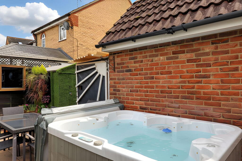 House in Thurrock, Essex - View 4