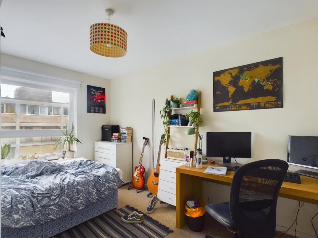 Apartment in London - More