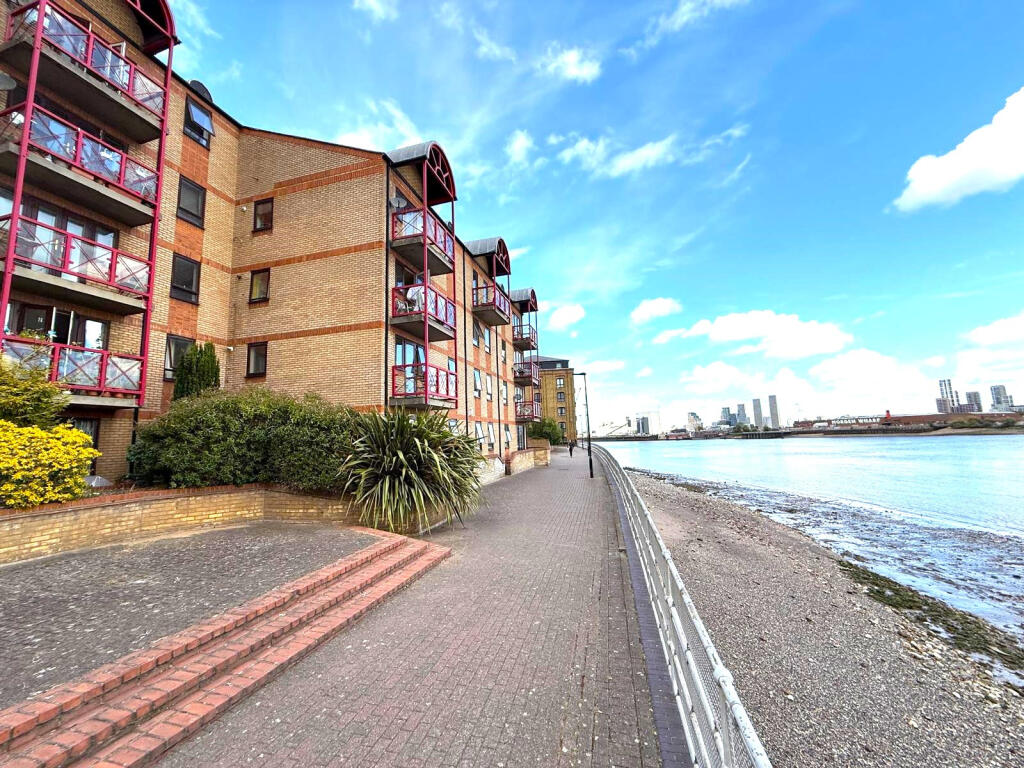 Main image of property: Caledonian Wharf, Canary Wharf, E14