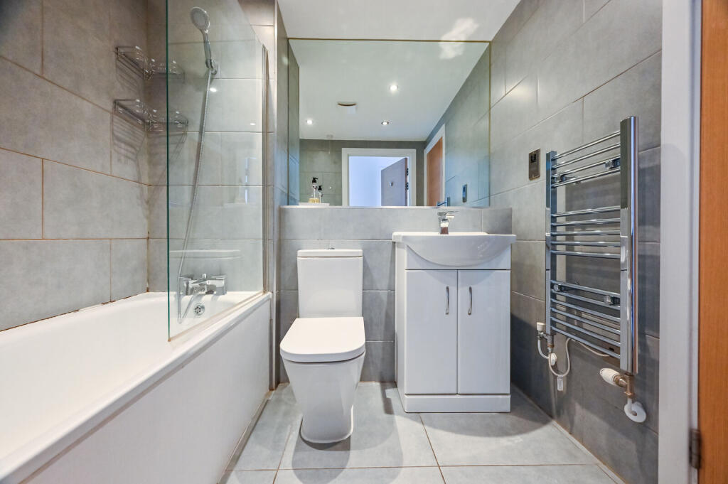 Apartment in London - View 5