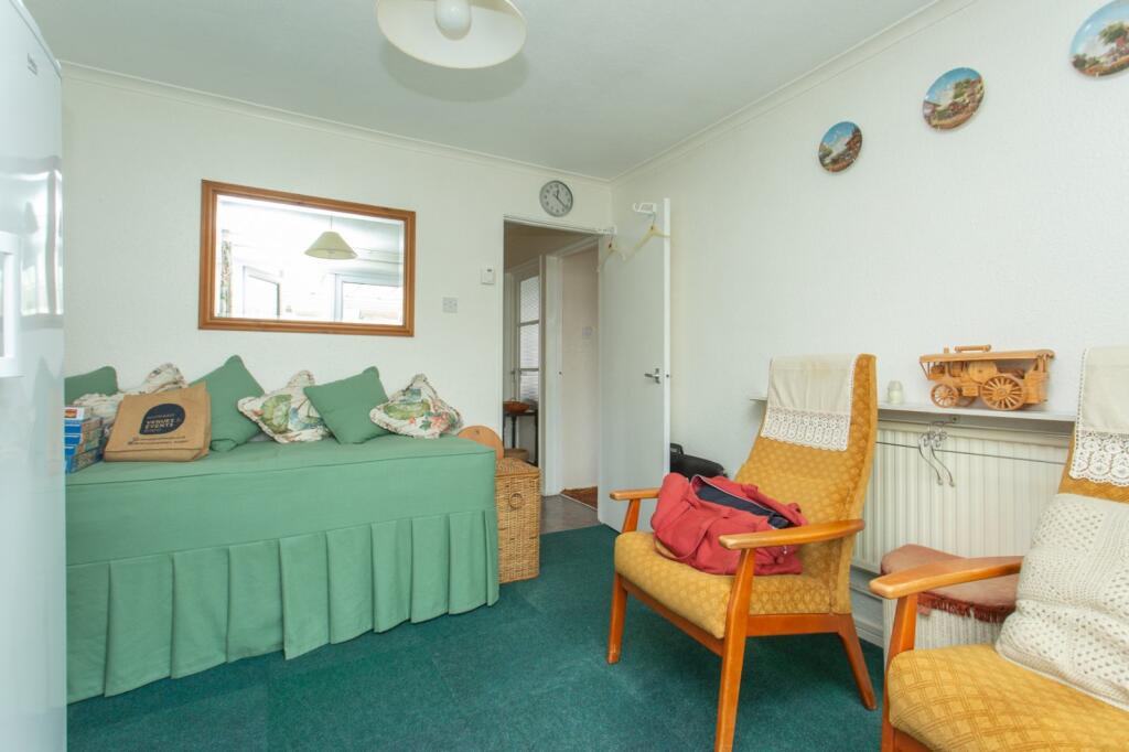 Bishopstone Drive, Herne Bay, Kent, CT6 - Więcej