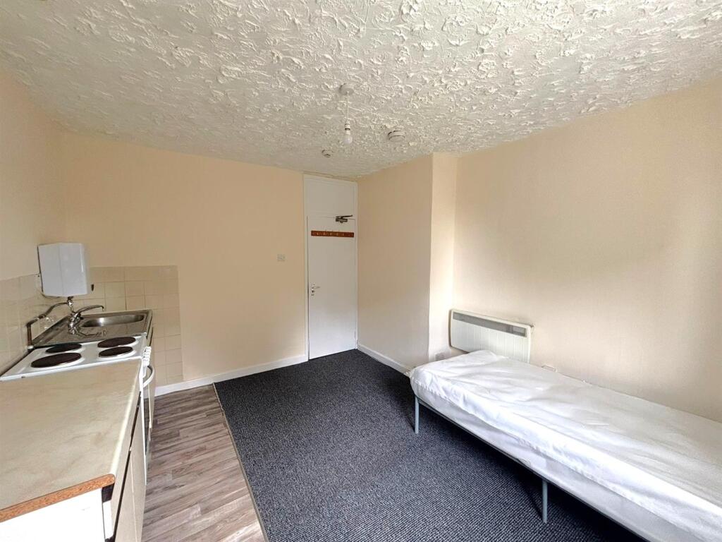 House in Wolverhampton - View 4