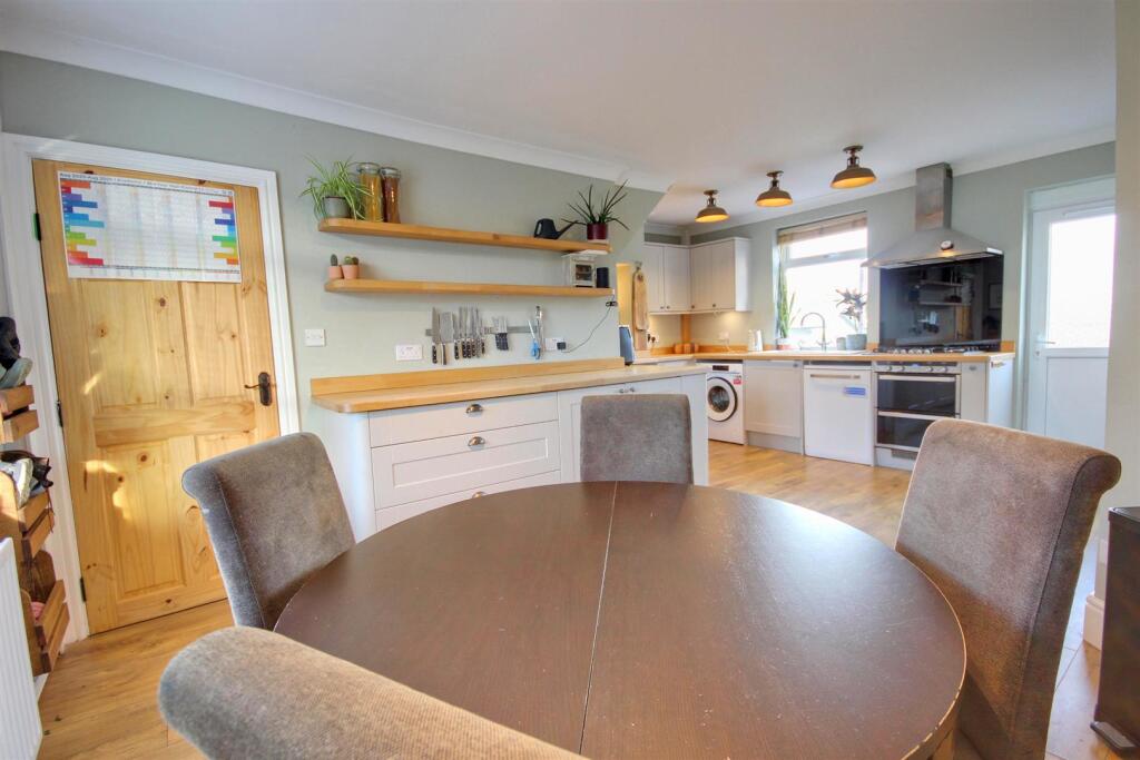 House in Hull - View 4
