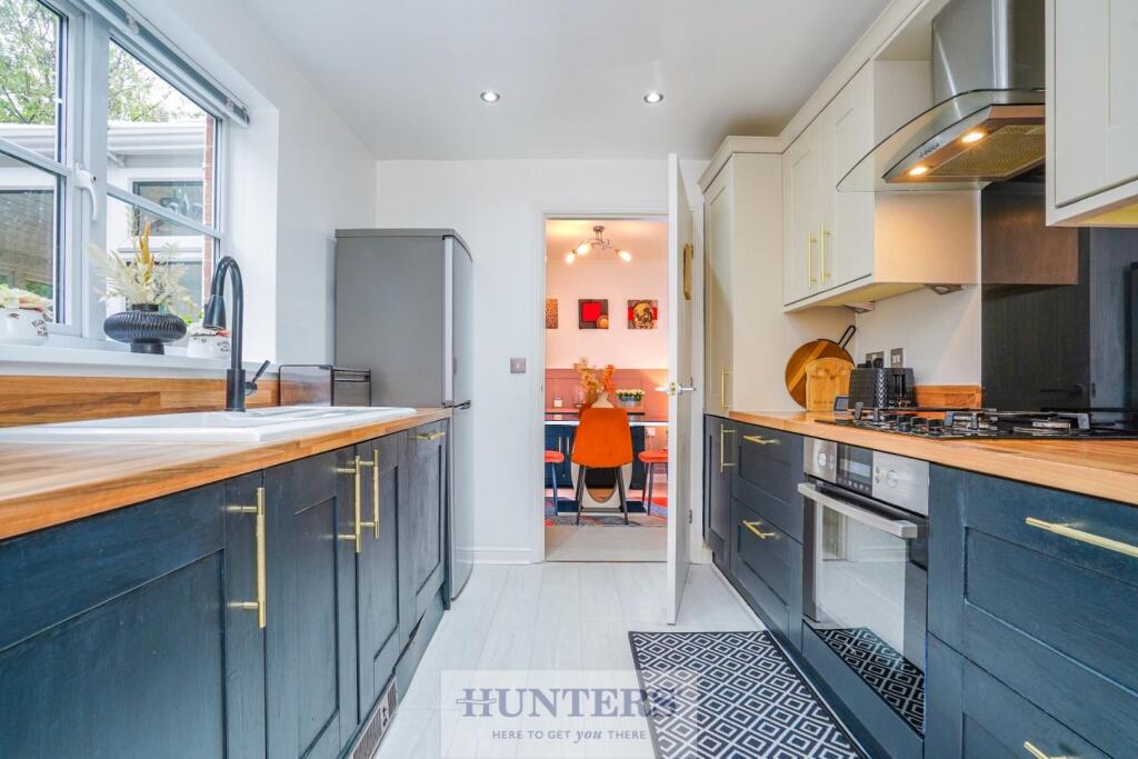 House in Wakefield, Glasshoughton - More