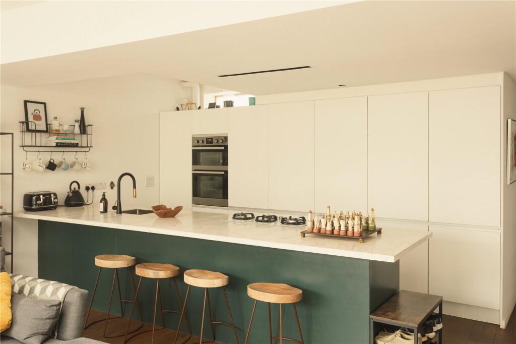 Apartment in London - View 5
