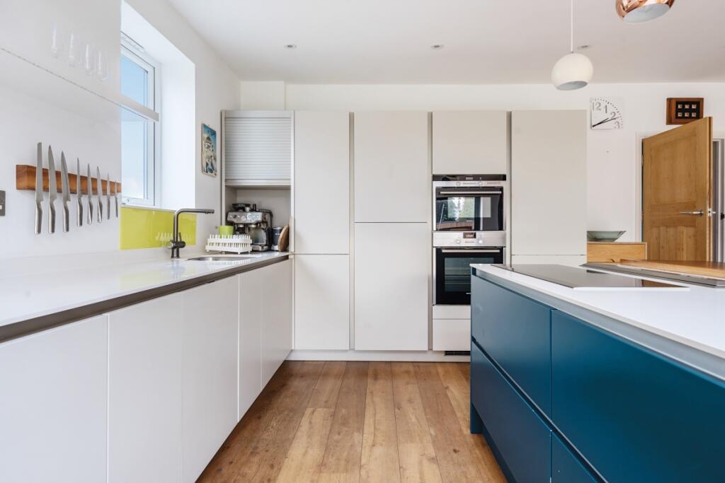 4 bedroom semi-detached house for rent
