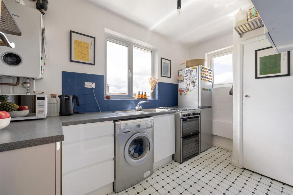 Apartment in London, Walthamstow Village, Leyton - View 4