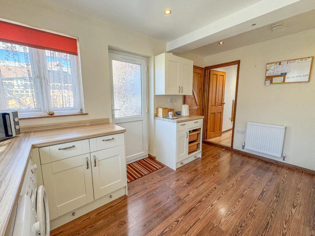 Buckingham Road, Hockley, SS5 4 photo 4