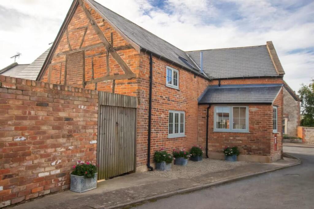 Main image of property: Bradenstoke Chippenham