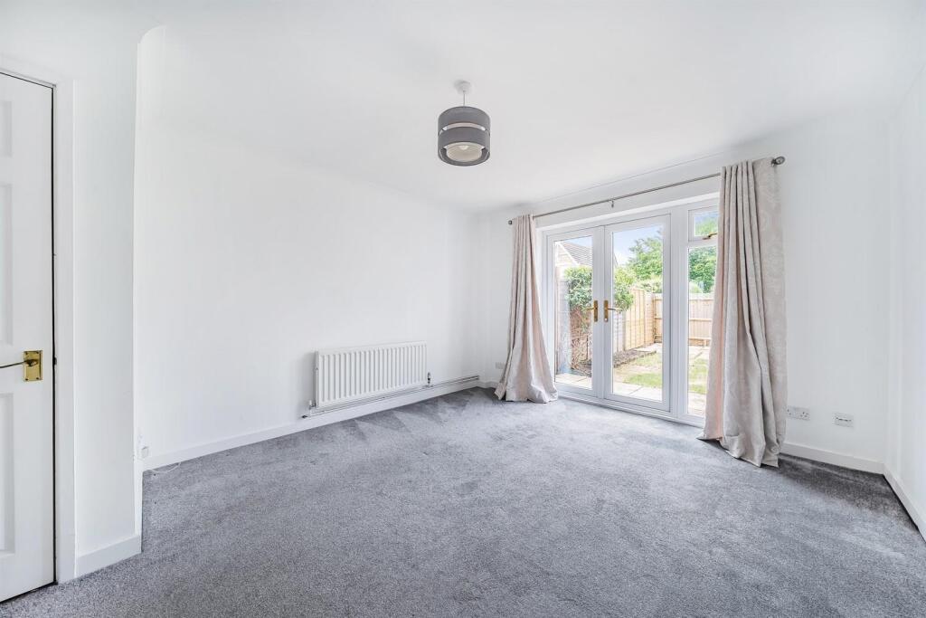 Station Road, Pulborough, RH20 photo 4