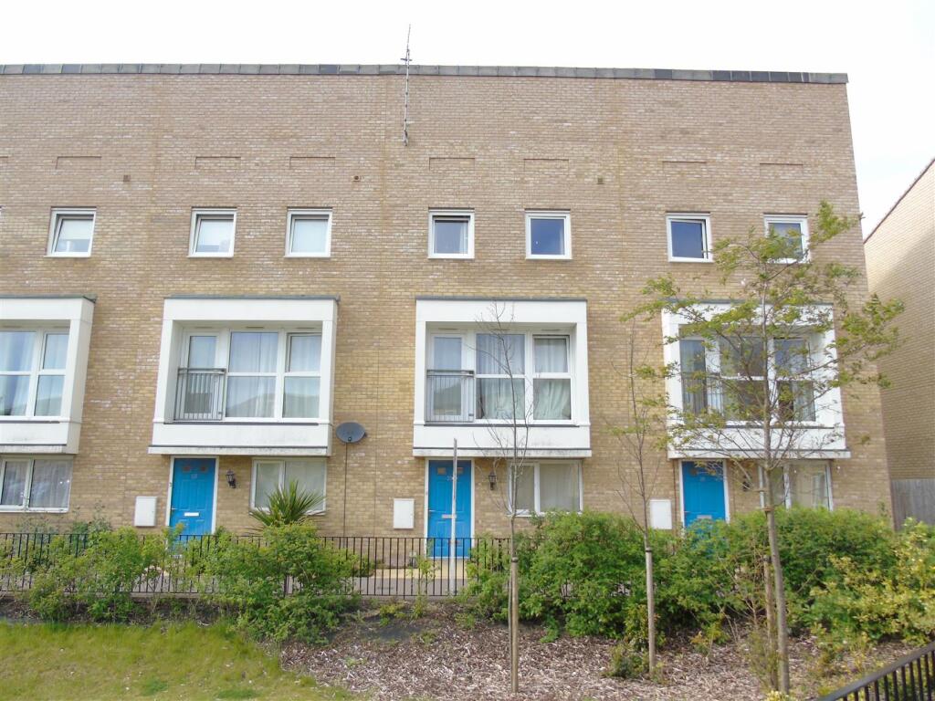 Aviation Avenue, Hatfield