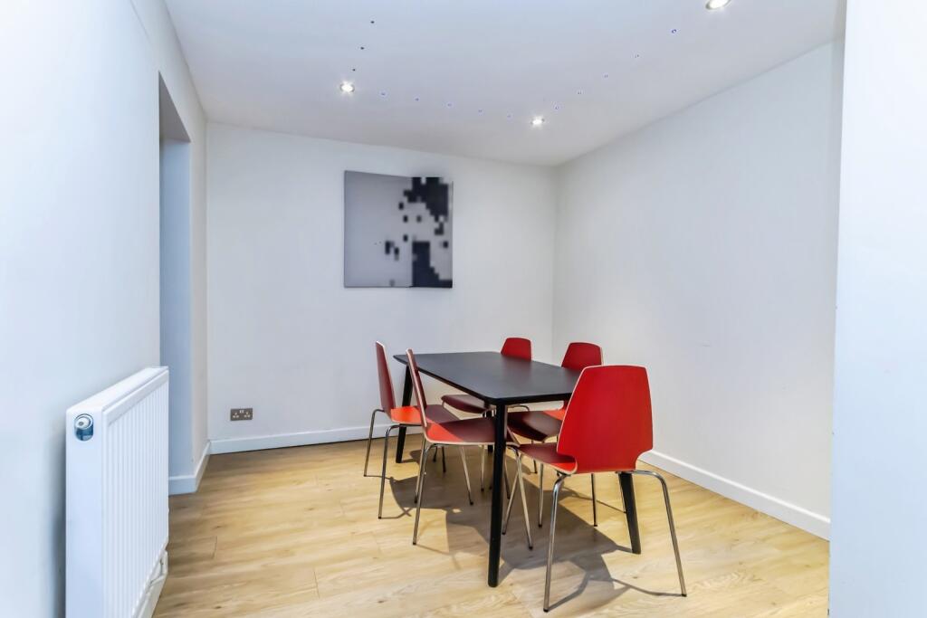 House in Canterbury, Hales Place - More