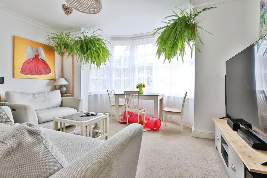 2-bed flat on Studland Road, Alum Chine, Bournemouth, Dorset, BH4, £245,000