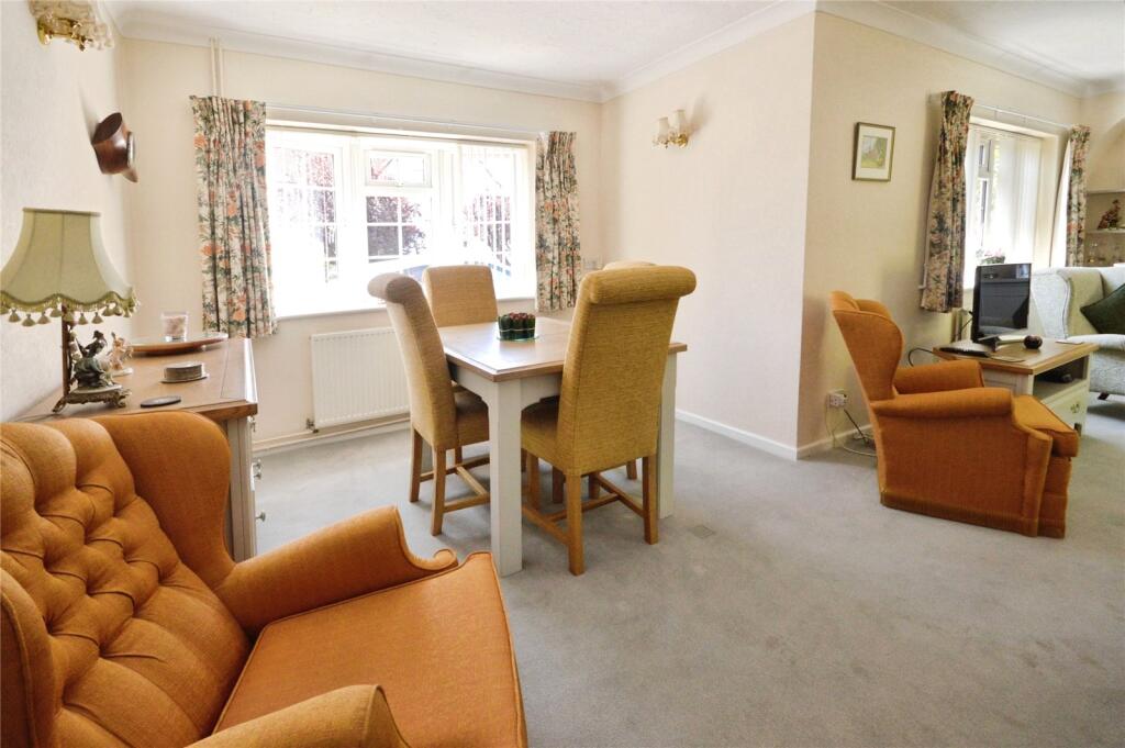 St. Johns Crescent, Stansted, Essex, CM24 photo 4