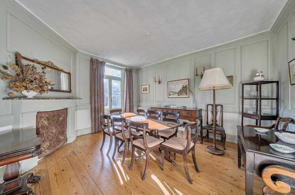 House in Woking, Surrey - View 5