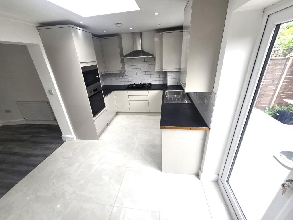 House in Romford - View 2