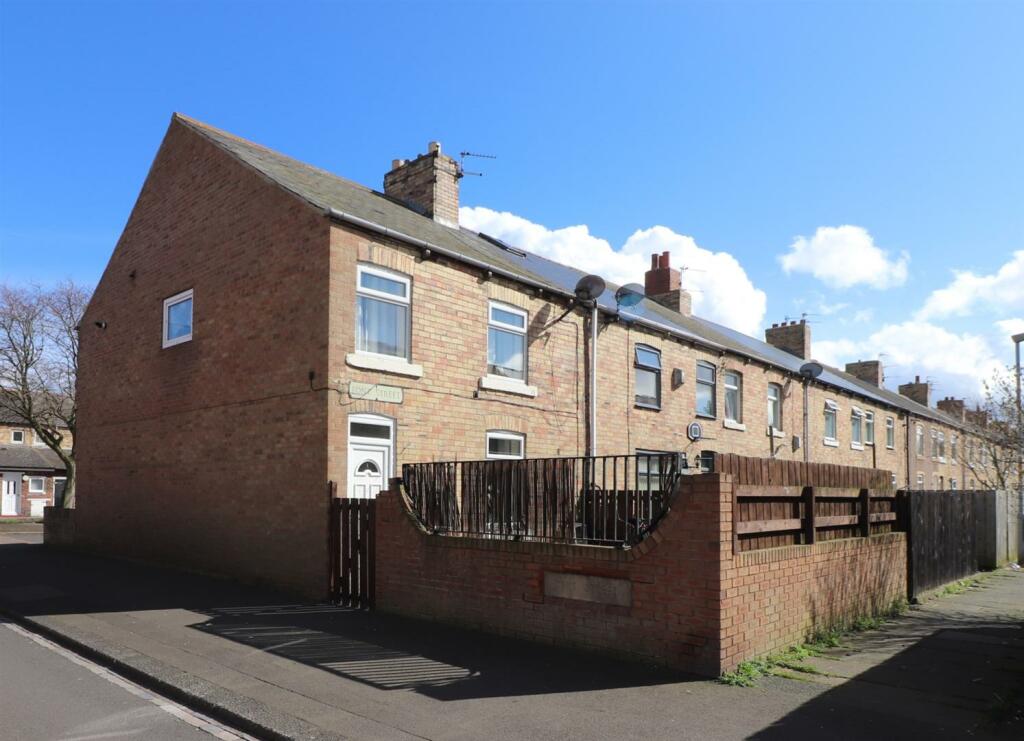 3-bed terraced on 78 Pont Street, £75,000