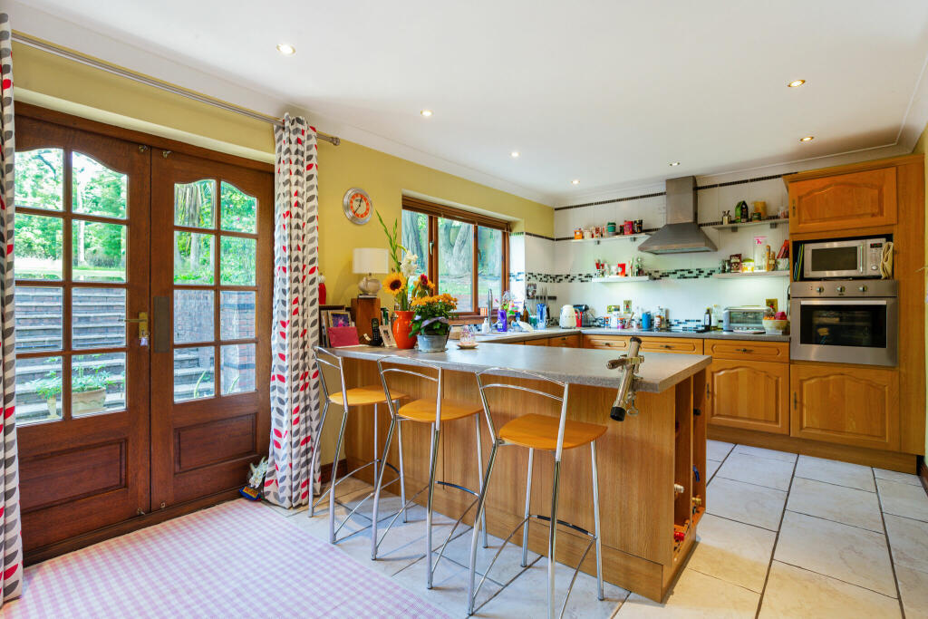 Four Marks, Alton, GU34 photo 4