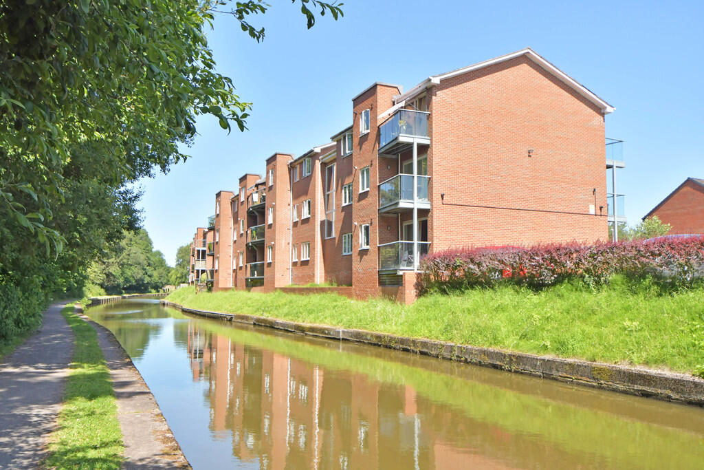 2-bed flat on Tudor Court, Sunny Bank, Middleport, £70,000