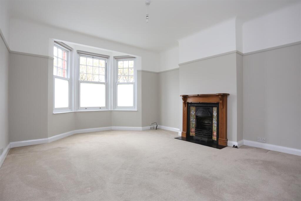 Apartment in Hove, Brighton and Hove - View 2