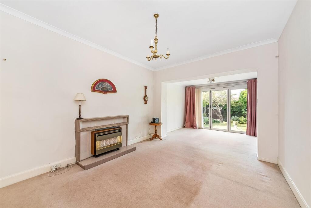 House in Sutton - View 4