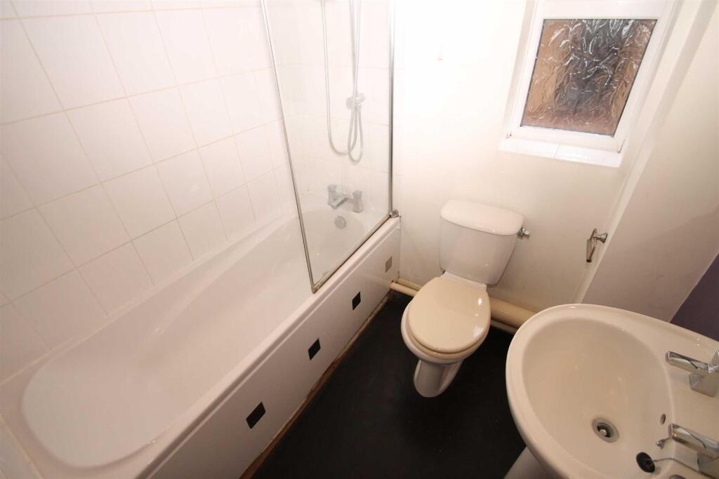 House in Milton Keynes, Emerson Valley, Shenley Brook End - View 4