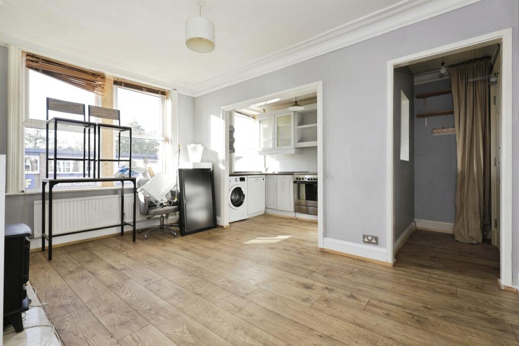 Apartment in Harrogate, Woodfield - View 2