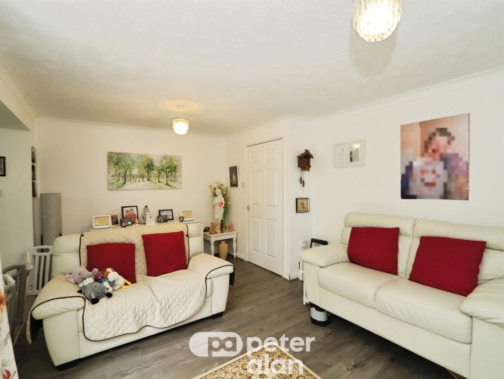 House in Newport - View 4