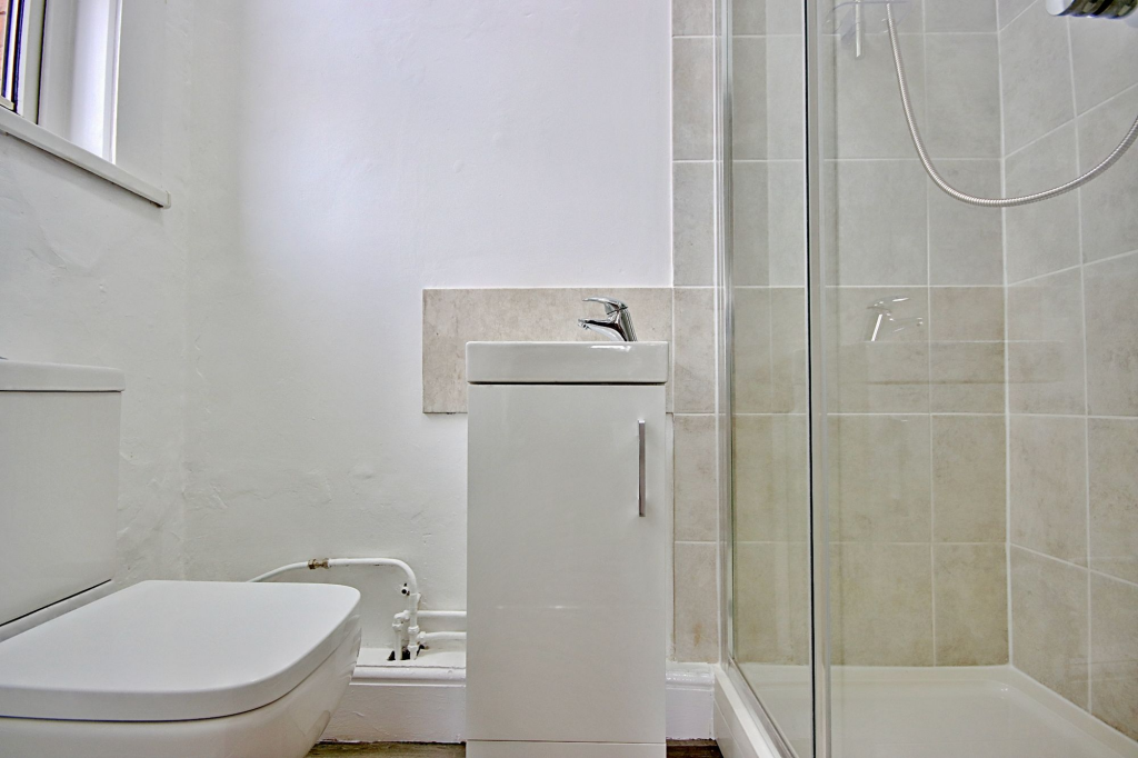 Apartment in Worcester - View 3