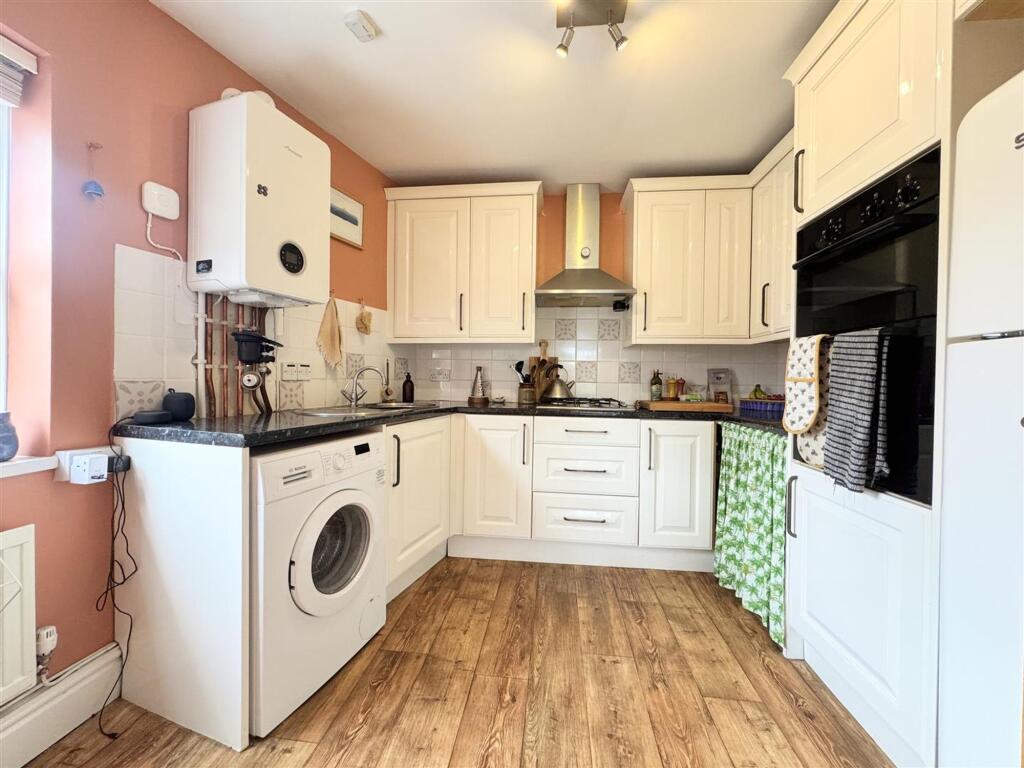 Apartment in Truro - View 4