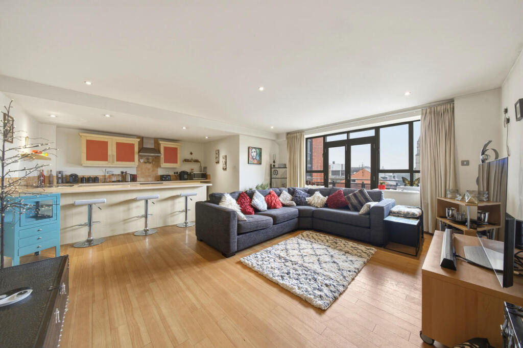 Apartment in Nottingham, Nottinghamshire - View 3