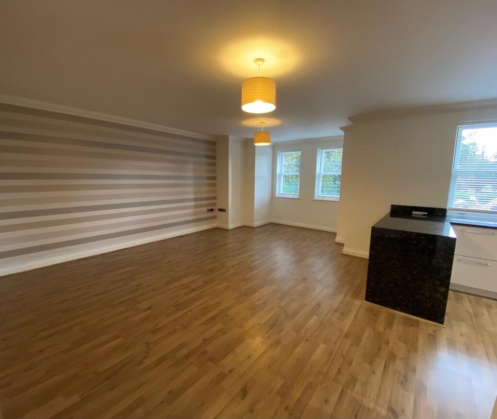 Apartment in Bournemouth, Charminster - View 4