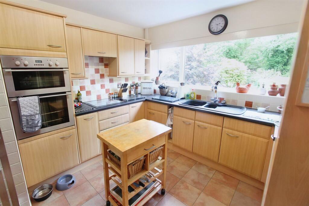 Beverley Close, Balsall Common, CV7 photo 3