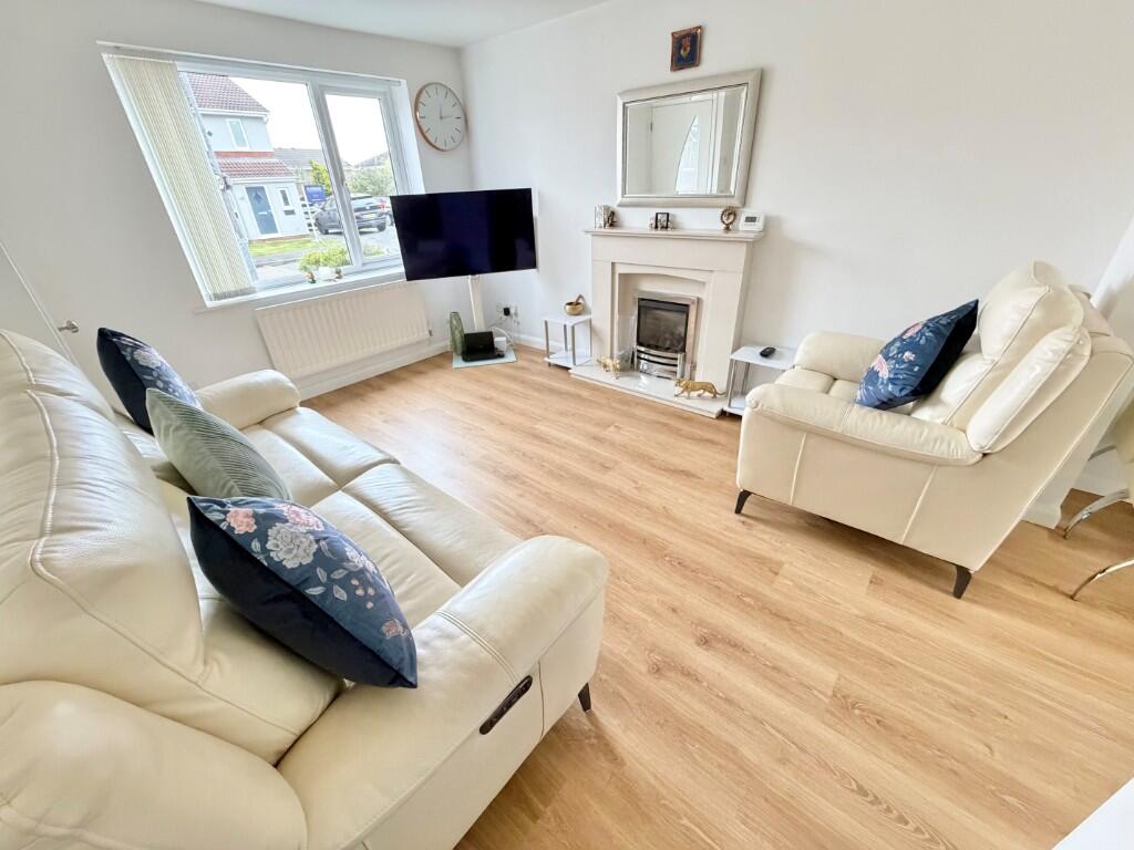 House in Ellesmere Port, Stanney Oaks - View 4