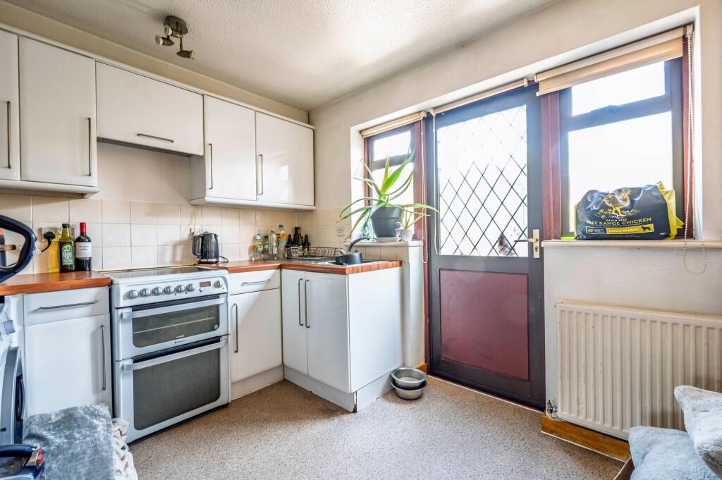 St. Peters Court, Moreton-In-Marsh, GL56 photo 4