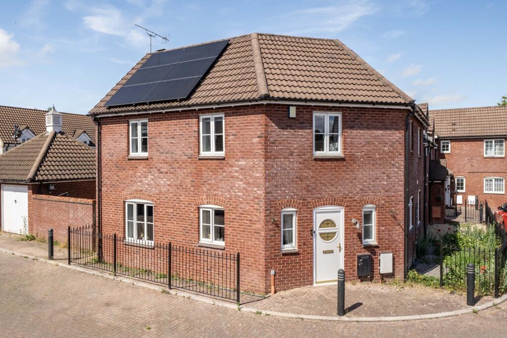 Main image of property: 39 Lower Meadow, Ilminster