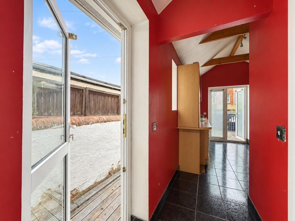 House in Swindon, Eastcott, South Swindon - More