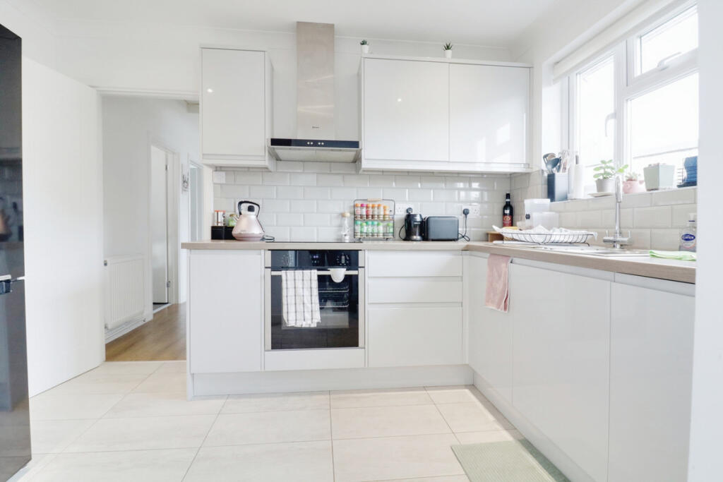 House in Castle Point, Hadleigh - View 4
