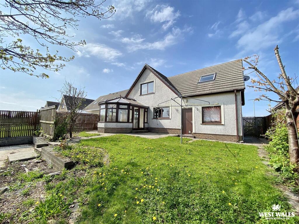 Cenarth Close, Pembroke Dock photo 4