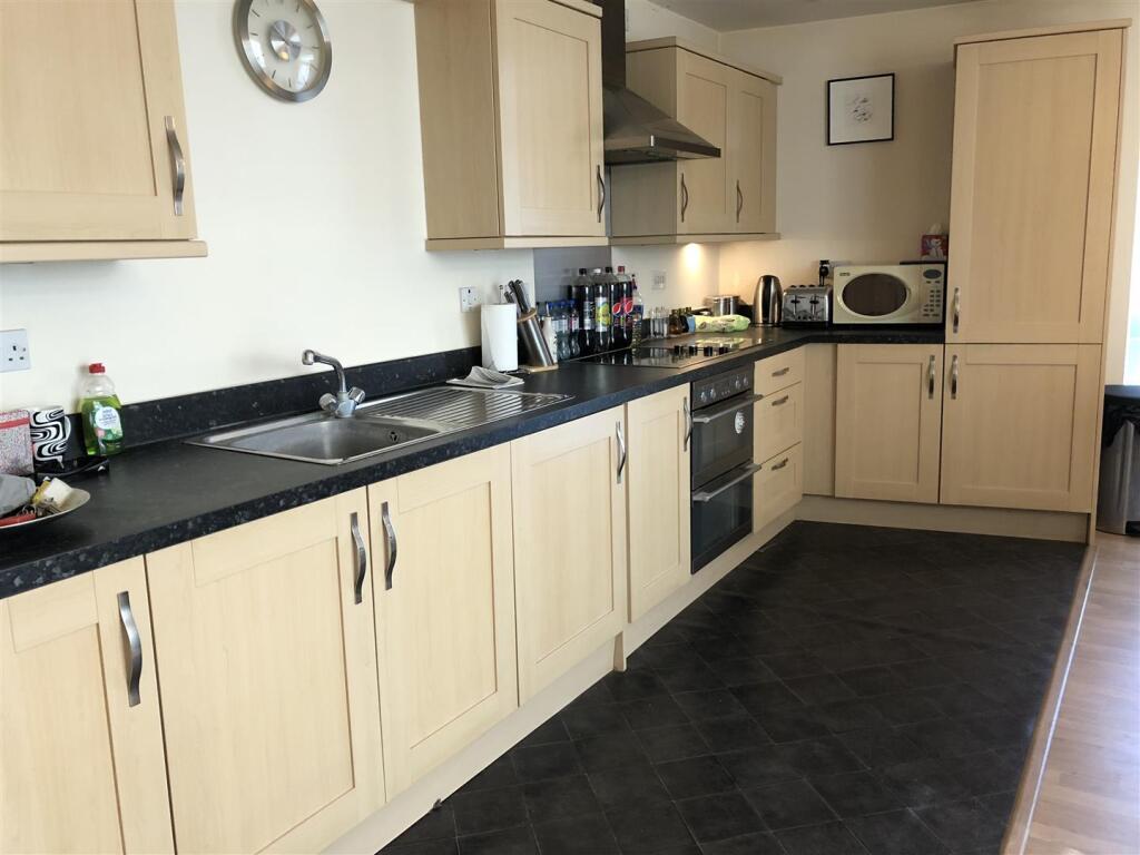 Apartment in Watford - View 2