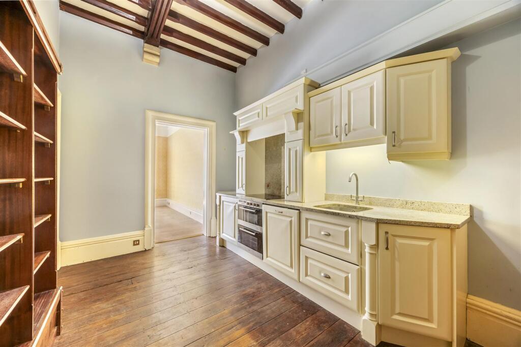 Apartment in Gloucester - More